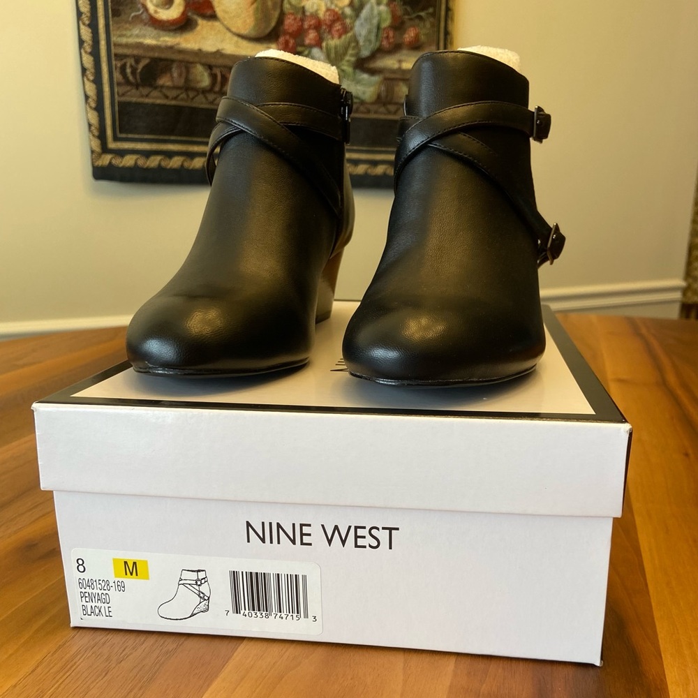 😍 Nine West Black Wedge Heel Booties 😍